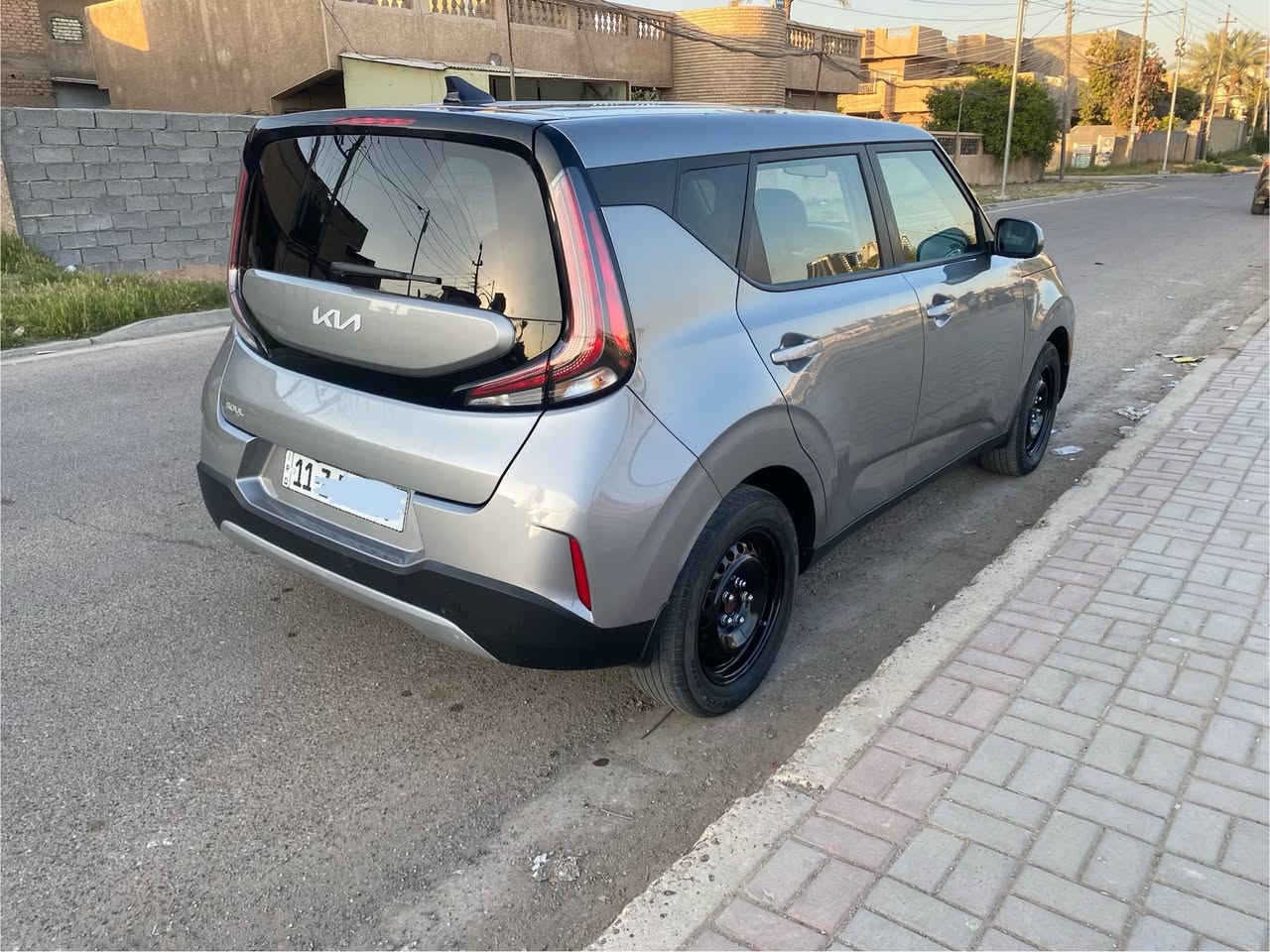 كيا صول 2024
سلام عليكم
للبيع فقط كيا صول موديل ٢٠٢٤ رقم بغداد الجديد بسمي تحويل مباشر باسم المشتري
مواصفات اعتياديه
السياره جديده جداً واحلى من الصور
حادثها موجود بالمنشور صبغ فقط بنيد بدون دواخل بدون اي شي وبيها بارد بكصة القماره شي بسيط واضح بصور الحادث
السياره دخول جديد ترقيم جديد
 حالياً ماشيه 14 الف نفس مشي امريكا تقريباً
السياره كامله من جميع النواحي ارضيات/ كتلوكات/ سبير + عده 
مناقصها شي
السعر 165 ورقه وبيها مجال ان شاء الله
مكان السياره بغداد حي الجهاد الاطباء
للتواصل ***********
ابو مريم
