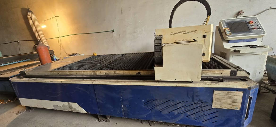 مكينه فايبر ليزر للبيع
1.5kw مصدر الليزر Raycus 
1.5*3 متر
السعر 125 ورقه
البصره صناعيه حمدان 
يوجد توصيل لجميع محافظات العراق مع التنصيب 
***********
