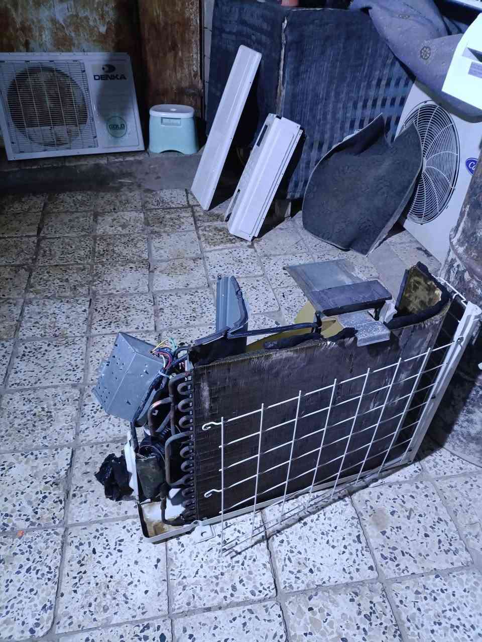 ابو فرح................ *********** /أتصال او  واتساب
شد وتنصيب كافة السبالت
صيانه وتصليح السبالت والمكيفات
تعبئة الغاز للسبالت والمكيفات منظومة تبريد السياراة مع الفحص
غسل السبالت العمودي والجداري
تصليح كافة انواع كارتات السبالت
                    داخل الشطره
