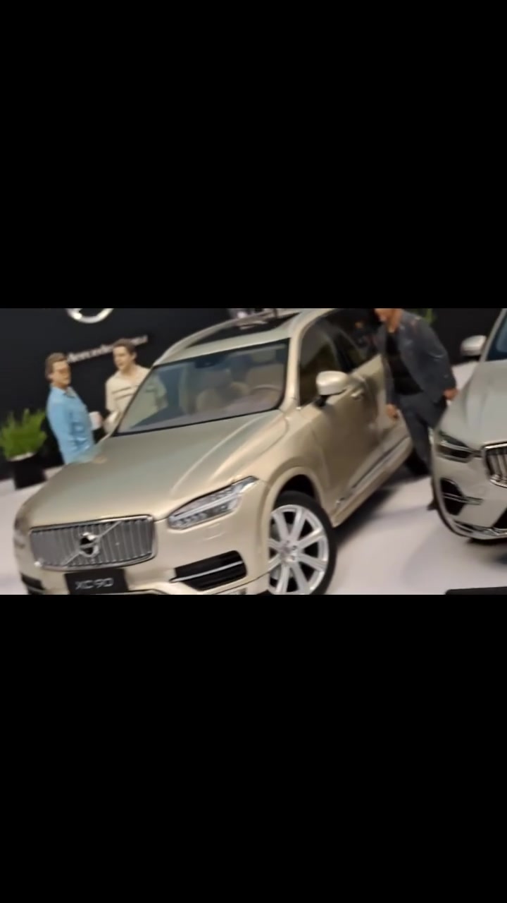 VOLVO XC 60 & VOLVO XC90 🇪🇬
scale 1/18 
بتفتح بالكامل ..فرش شمواه ..كراسي اماميه متحركه 
مرايات ضم ..نيم تاج مع كل قطعه 
#مجسمات_سيارات #diecast #نماذج_مصغره  #volvo #trending


**إذا كنت صاحب هذا الإعلان وتريد حذفه لأي سبب، رجاءا أرسل رسالة إلى الدعم الفني**