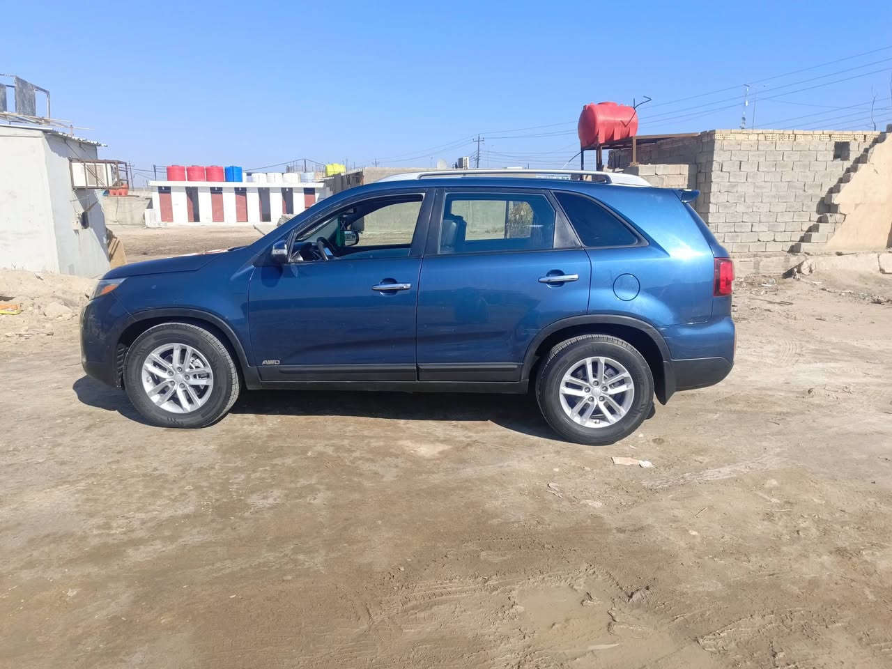 سلام عليكم سورنتو للبيع 2014 بيها بنيد وجاملغ 2400 جيدي أي ترهم مراوس أو بيع ***********
