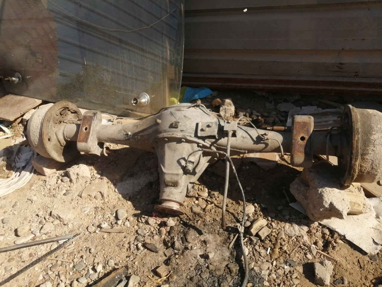 السلام عليكم
اكسل سيارة كيه حمل دبل قماره موديل ٢٠٠٨ شغال على فحص للاتصال *********** يوجد لدي واتساب
