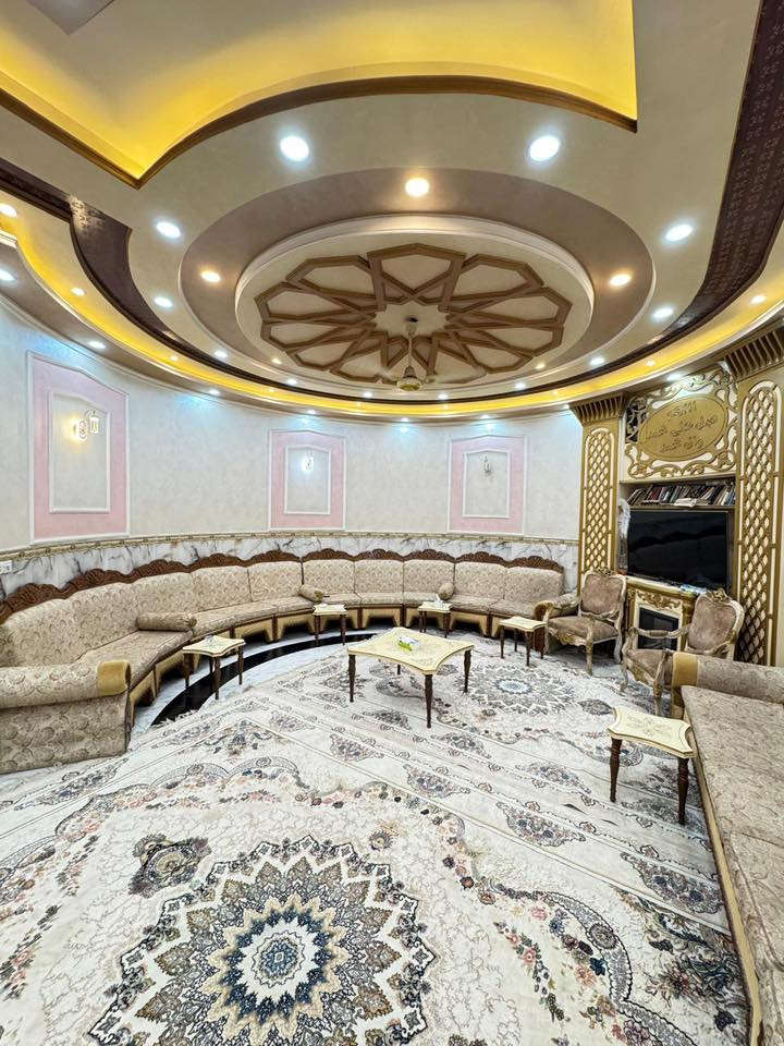 للبيع
دار سكني في الحلة نادر الثانية 

مساحة 375 م

صالة وهول وكليدور ومطبخ وحمامات 

الطابق الارضي غرفتين ،،، 1غرفة ماستر 

الطابق الثاني 4 غرف نوم ،1ماستر  ، حمام ، كليدور كبير ، مخزن 

2كراج سيارة ،حمام خارجي

البيت مجهز بطاقه شمسية 20امبير 

التواصل واتساب ‭0783 898 9444‬
