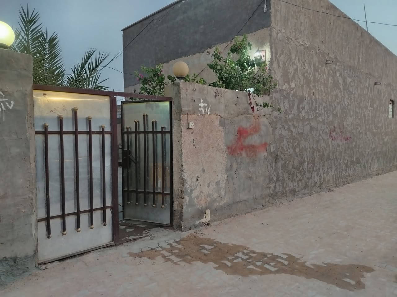 الدار للبيع المساحه 150متر بناء جديد
العنوان الرضويه الثامنه السعر 55 للتواصل على ***********
