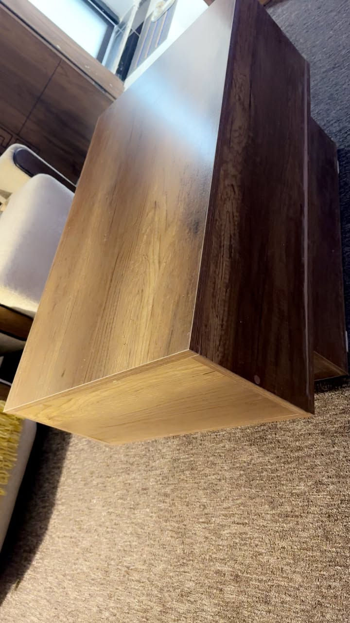 عندي هذه طبلة وسطية
ارتفاع ٤٨ 
١٠٠* ٦٠ قياسها 
خشبي 
نظافة ١٠٠٪؜ 
اشتريتها اليوم وداابيعها
سبب البيع طلعت كبيرة ع مكان الصالة
الدورة بغداد 
اخذتها ب٨٠ 
اريدها ب٥٠ الف


**إذا كنت صاحب هذا الإعلان وتريد حذفه لأي سبب، رجاءا أرسل رسالة إلى الدعم الفني**