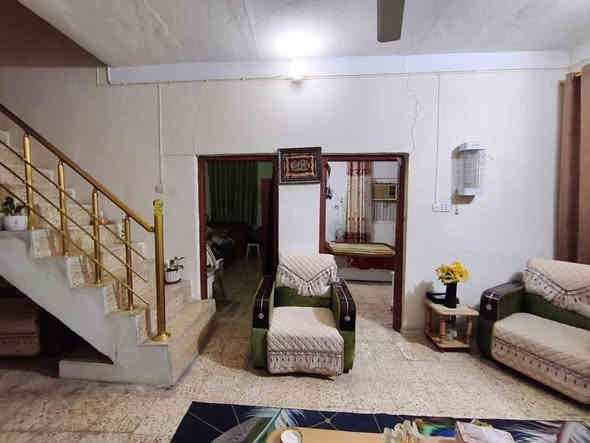 🏡 #دار_للبيع 🏡📍 الموقع: حي الجامعة – نهاية شارع سوات
🚗 الدار يقع على شارع عرض 10 متر
📏 المساحة: 200 متر
📜 الطابو: صرف

✨ المواصفات:

 • يحتوي على:�▫️ غرفتين نوم�▫️ صالة�▫️ برّاني�▫️ مطبخ�▫️ صحيات داخلية وخارجية 🚿�▫️ كراج 🚗�▫️ حديقة 🌿�▫️ ممرات جانبية
🏠 دار جاهز للسكن وبموقع مميز جداً 
———————————————————
🔺#للاستفسار مراسله واتساب ع الأرقام او اتصال مباشر
http://wa.me/+964*********** 📲 حسن 
http://wa.me/+964*********** 📲
—————————————————————
او زيارة مكتبنا متواجدين من 3 لحد 8 مساء
🔺مكتب دره المشرق للاستثمار والتطوير العقاري 
🔺العنوان:-حي الجزائر الشارع العام مقابيل مطعم باسم ابو المحشي
