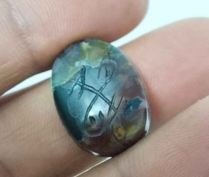 فص عقيق يماني مصور كتابة يدوية تراثية بدوح وفي الجهة الثانية طلسم ممتاز والنقوش واضحة حجر اصلي نقش وروحاني الي يعرفلة يعرف قيمتة تفاصيل اكثر خاص مفتوح اريدة ب 60 توصيل كركوك مجاني *********** كركوك, العراق
