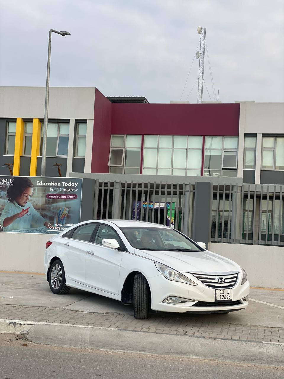 السلام عليكم
سوناته خليجي
فول ماعده لفتحه
مديل 2015 
محرك.  2400  دوش
رقم بغداد نكليزي
سيارة كفاله عامه
// كشن كهرباء
// داخل  عسلي
//تحكمات ستيرن 
// شفتات 
// اشاير بالمري
// شاشة و كامرة
حساسات 
 مكاني بصرة
شراي يخابر ع رقم
مكلف بنشر
***********
