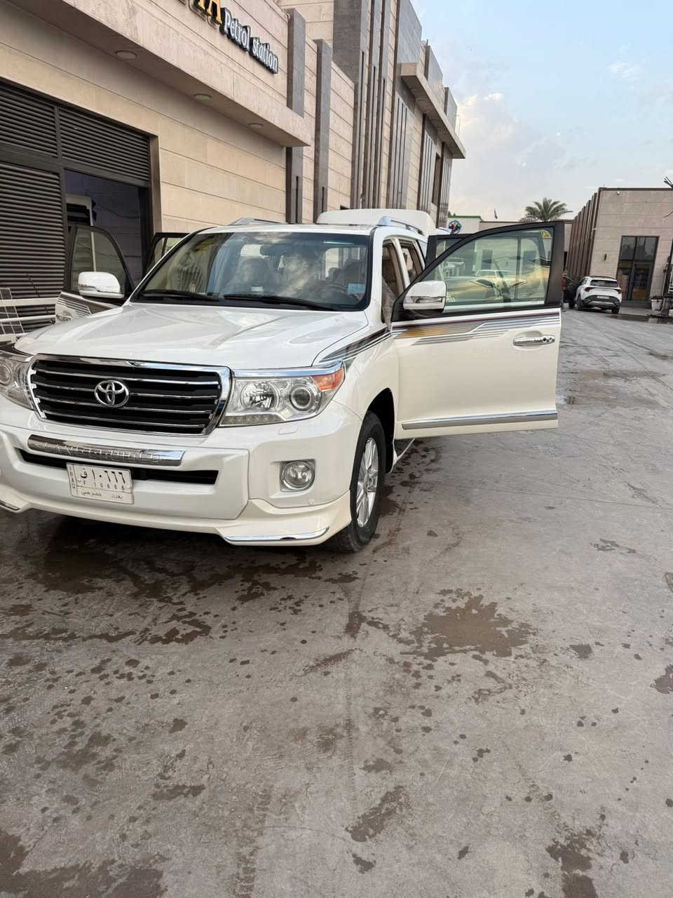 لاندكرورز 2014
كفاله من الضربه والصبغ 

ممشى قليل

تخم تاير

صدر جديد 

مكينه6 سلندر 
السياره بحاله الوكاله 

السعر 4شدادت قفل

مكاني بغداد المعامل 

‭0770 567 5410‬
