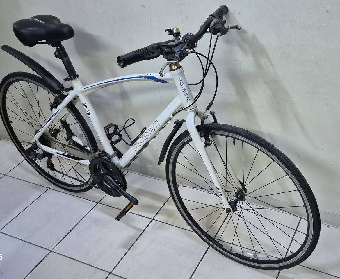 السلام عليكم
دراجة Momentum نظيفة جدا
السعر ٢٠٠


**إذا كنت صاحب هذا الإعلان وتريد حذفه لأي سبب، رجاءا أرسل رسالة إلى الدعم الفني**