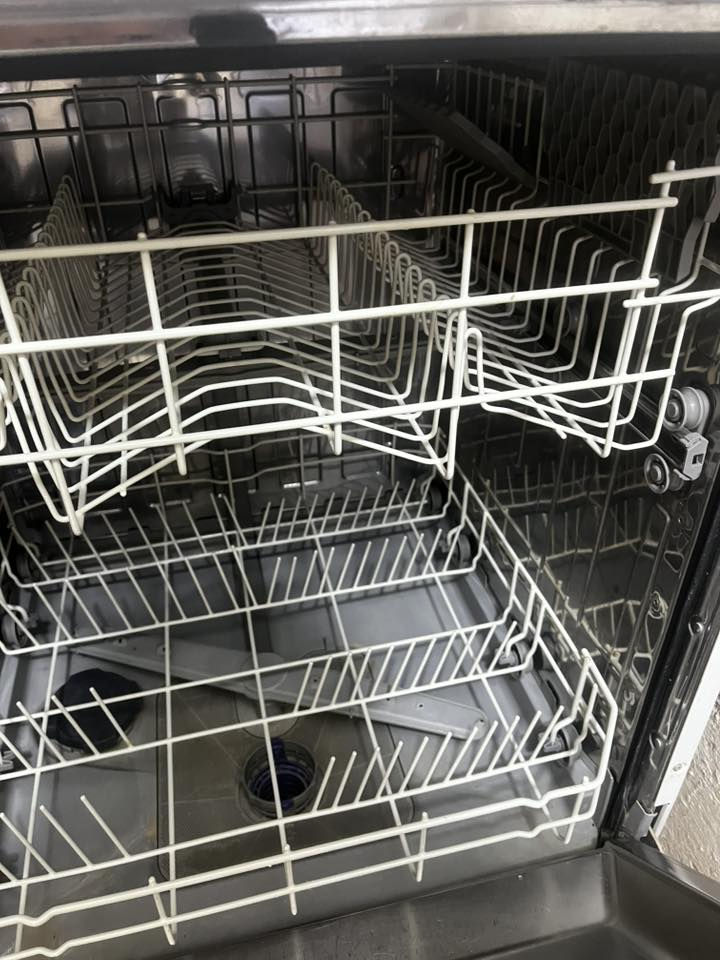 غسالة مواعين ماركة بيكو كلش نظيف وشغال والسعر كلش مناسب للاستفسار  ***********
