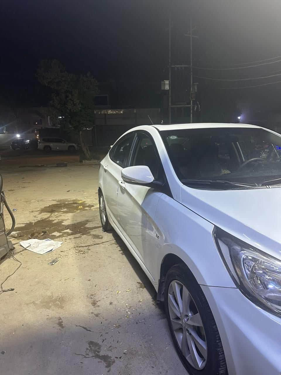 اكسنت مديل ١٢ فول للأخير 
ضرره فقط جاملغ و مباوك بل باب بدون معجون فقط رش 
السياره ١/١ ماكو داعي اكتب موصفاته 
سعره ٩٧ بيه مجال 
رقمي 
***********
