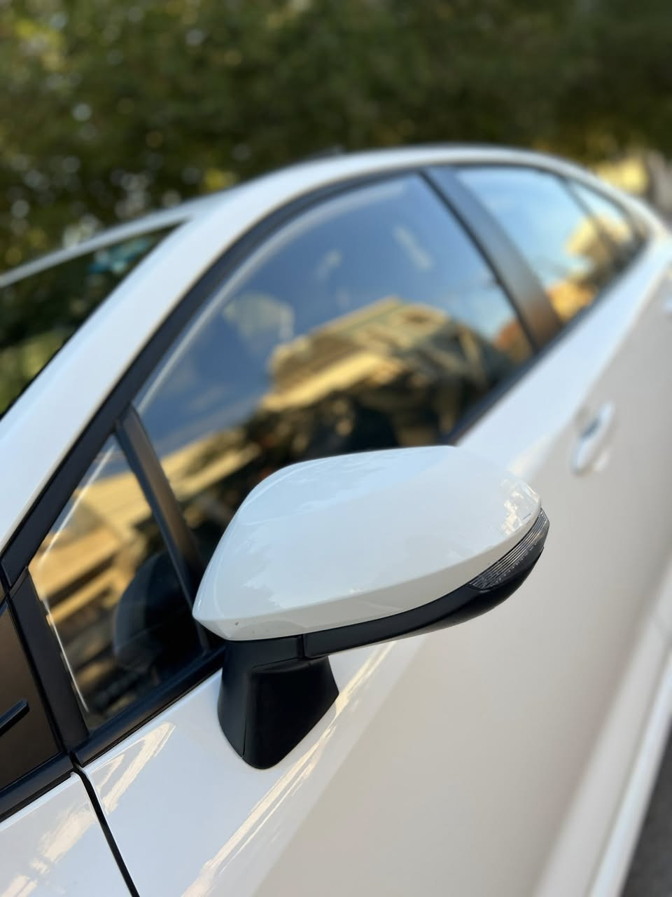 السلام عليكم 
النوع : تويوتا كورولا هايبرد (خليجي) 
الموديل : 2025
الرقم : بغداد (بأسمي)
عداد المسافة: 18 الف
السياره : بيه بارد بلجاملغ الامامي فقط 
* الباقي كفاله عامه
المواصفات :
* محرك : 1800 هايبرد
* بصمه 
* فتحه 
* جلد
* قطعتين تبريد
* بلاجكترات 
* LAD اماميه خلفي 
* شاشة + كاميره + كاربلي 
* اوتوهولد+ سايد بريك بصمه 
العنوان : بغداد - السيدية 
السعر: 155 ورقه وبيه مجال 
باقي التفاصيل الاتصال ؏ الرقم او واتساب 
***********
