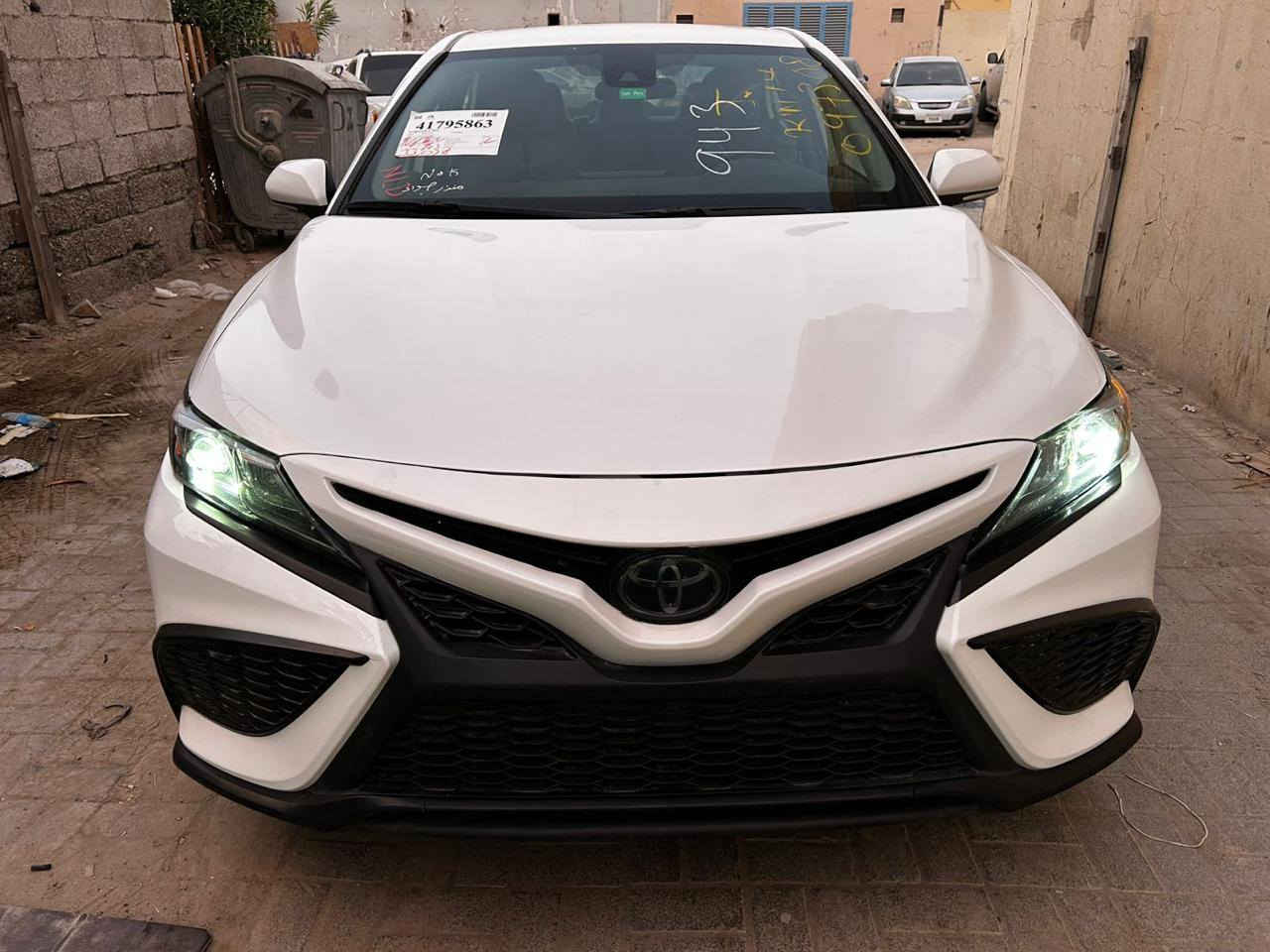 سلام عليكم
كامري 23
وارد امريكي 
بانزين فقط 
مكينه 2500
ماشيه 38ميل 
بيه جاملغ وباب مبدل 
شغل مضبوط 
رقم اربيل 
السعر 205 وبيه مجال السياره حيل جديده 
***********
