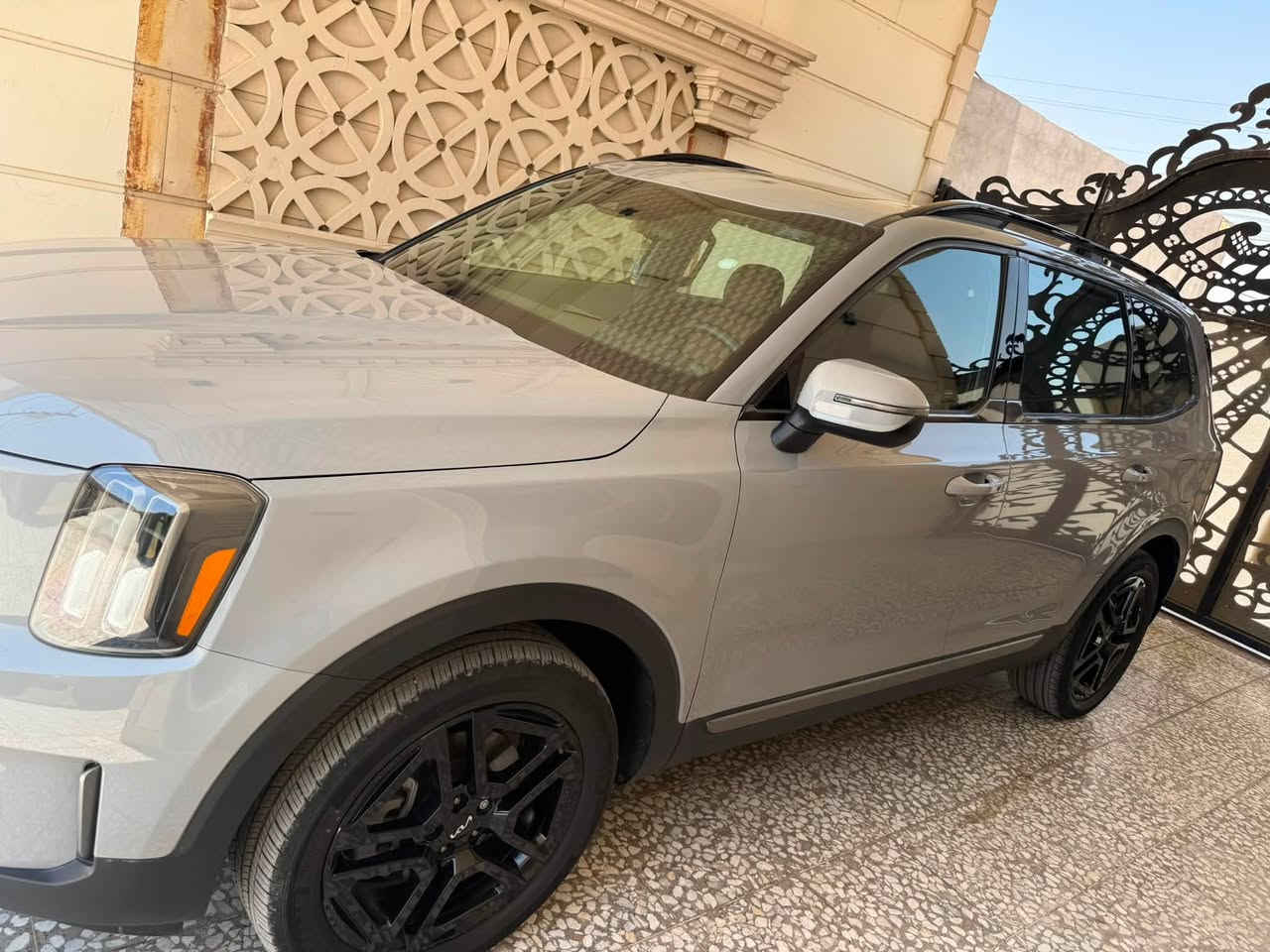 السلام عليكم…كيا توليرايد EX-Xlinموديل 2023رقم بغداد تحويل مباشر 
لون سمنتي فاتح (سموك)
حادث خلفي قبق جنطه وصبغ جزء من الجاملغ 
ممشى السياره 25الف كيلو 
السياره جاهزه من كل شي 
بحاله الزيروووو واحلى 
جاهره من جميع النواحي 
سعر السياره 295وييهه مجال للجادين 
العنوان بغداد الجديده او كم ساره 
رقم ***********
