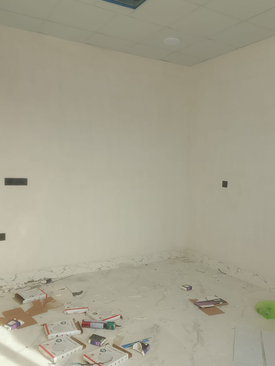 اعلان رقم (627)📢📢📢
——————————
#دارللبیع مساحة 100متر
#فول سیرامیك بناء حدیث
#صفر مامسكون zero
#نظام دكت مركزي 
#الموقع دروازة
#قرب مدرسة بيخود 
#سعر فقط 25 مليون 
#استفسار
***********
***********
#عقارات_قرەحسن2
——————————-
خانوو بۆ فڕۆشتن 100مەتر
فول کاشی و بینای نوێیە
سفرە و ماڵی تێ نەچووە
سیستەمی دکتە
شوێن دەروازە 
نزیك مەکتەب بێخود
نرخ تەنها 25ملیون
***********
***********
