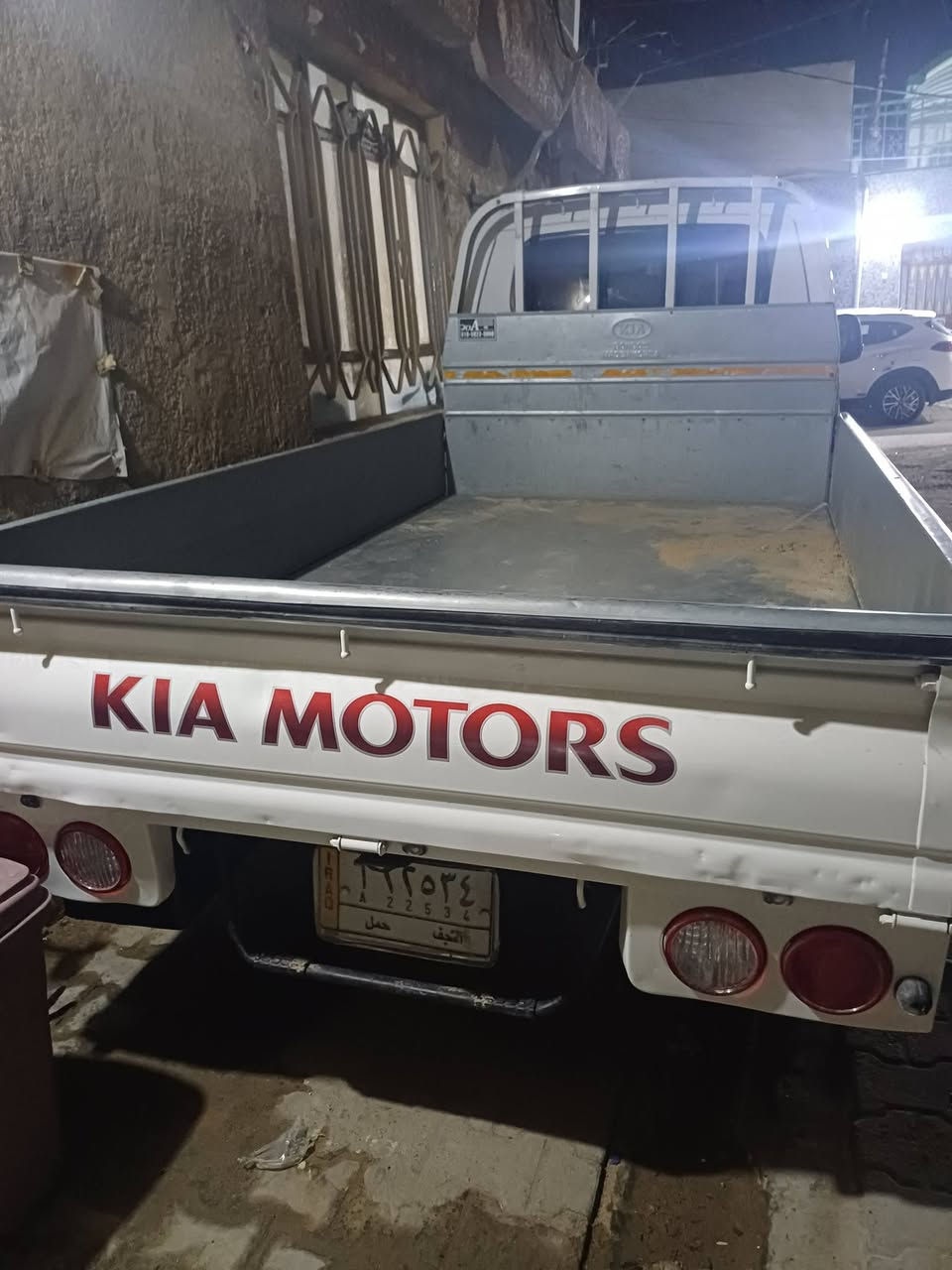 كيا حمل بنكو محرك 2700موديل 2017السياره بأسم والدي. جاهزه من الاخير بيه بارد فقط بلباب مال العبري والتبريد فقط نقص غاز.  تخم تاير جديد محرك جديد اكسل جديد وضع الشركه سنويه جديده ماساقطه.
العنون النجف.  حي الشرطه.  
السعر. 118وبيه مجال بسيط حك الجيه.  سياره مامتعوبه. استعمال شخصي فقط.  . اخوان اني مكلف بنشر اتصل على هدا الرقم
***********
