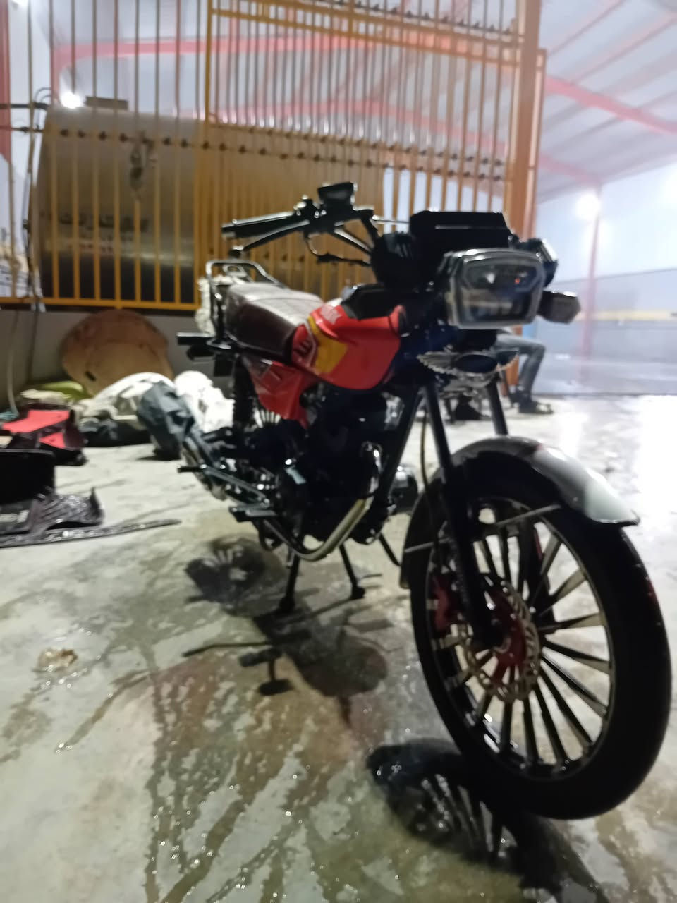 سلام عليكم دراجه سيفان البيع موديل 25 الدراجه كفاله عامه من كلشي خير من الله السعر 725وبيه مجال حك جيتك الاستفسار *********** مكاني ديالى الخالص هبهب
