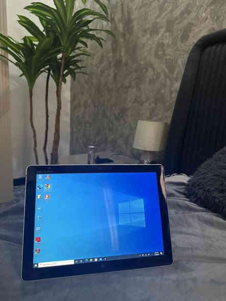 مرحبا جهاز hp  تاب لابتوب هجين لمس مواصفات كور اي 5جيل 7 رام 8كيكا هارد ٢٥٦ كارت شاشه 4كيكا. سعره ٢٠٠ وعندي توصيل لكل لعراق (٢٠٠هوه والتوصيل. وياشاحنه فقط )
***********
