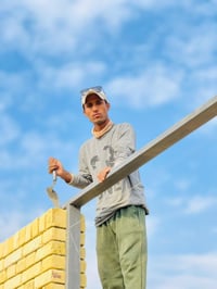 خلفة بناء متفرغ شغل درجة أولى والتزام بالموعد ‏‪0786 131 5630‬‏