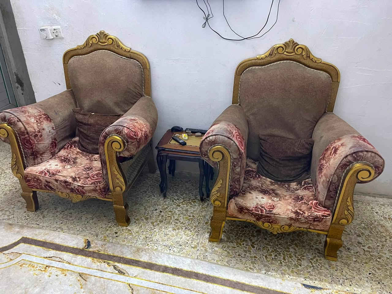 السلام عليكم تخم ٢ صغار و ٢ كبار للبيع السعر 150 وبي مجال المكان الشعب ***********
