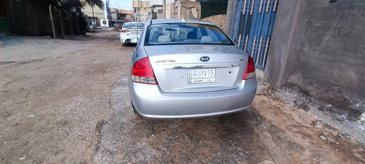 سبكترا 2009
كربلاء قرب الملعب الدولي
محرك 2000نقص كمبريسر تبريد 
سنويه 8/2027
83 بيها مجال قليل***********
