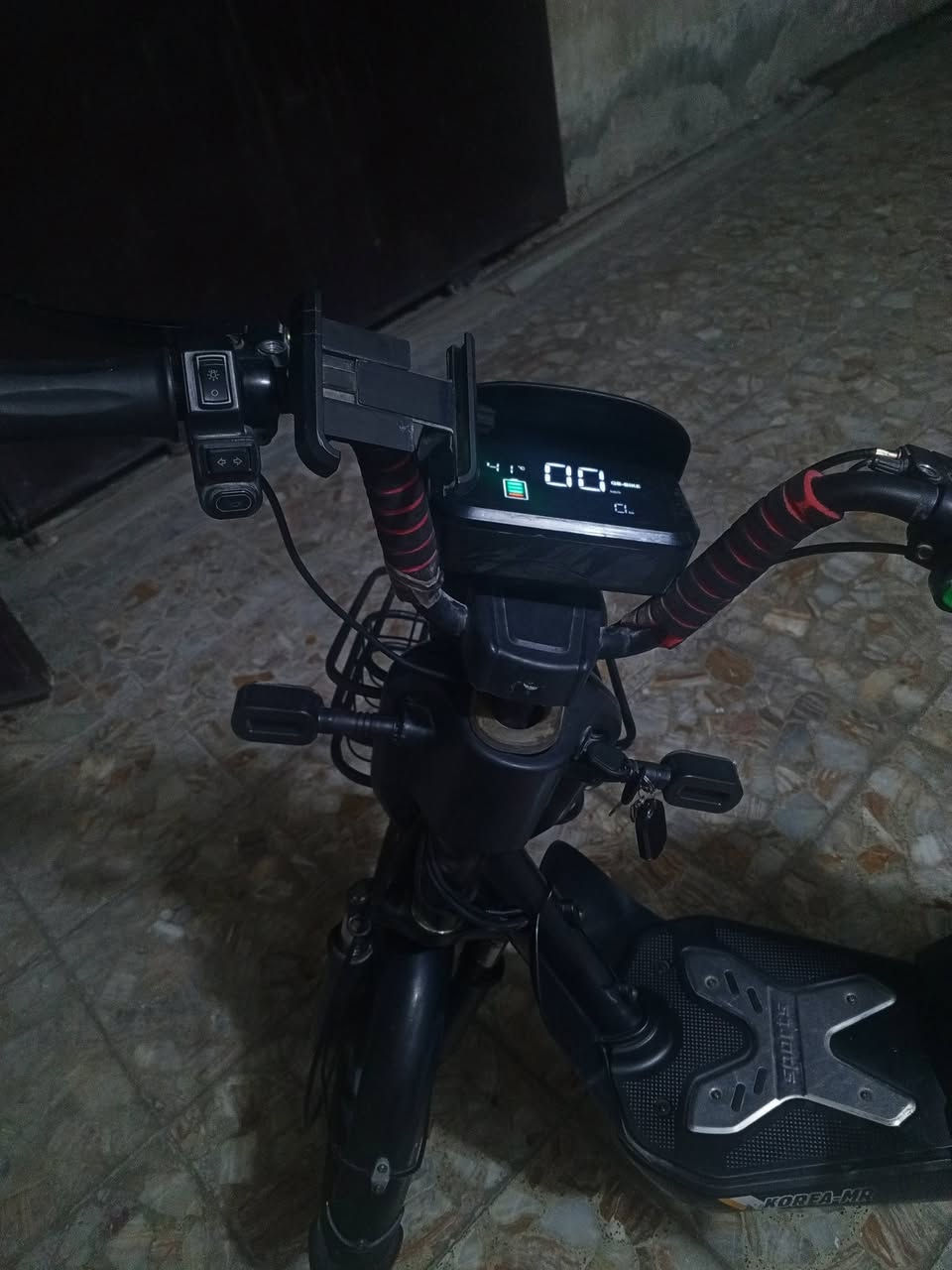 السلام عليكم دراجه شحن للبيع موديل 2023 حجم 20 الدراجه جديد  بصمه قفل وفتح وجهاز انذار و قفل التاير مبدل بطاريه قبل شهرين ومبدل بصمه ومبدل اشاير كلهن وقلوب أمام جديد  نضيفه جدا أمانته الله معتني بيه كلش مكاني بغداد  قرب تقاطع درويش وسعر 325 قفل اتصل وتدللد ماكو اختلاف في السعر  للاتصال ***********
