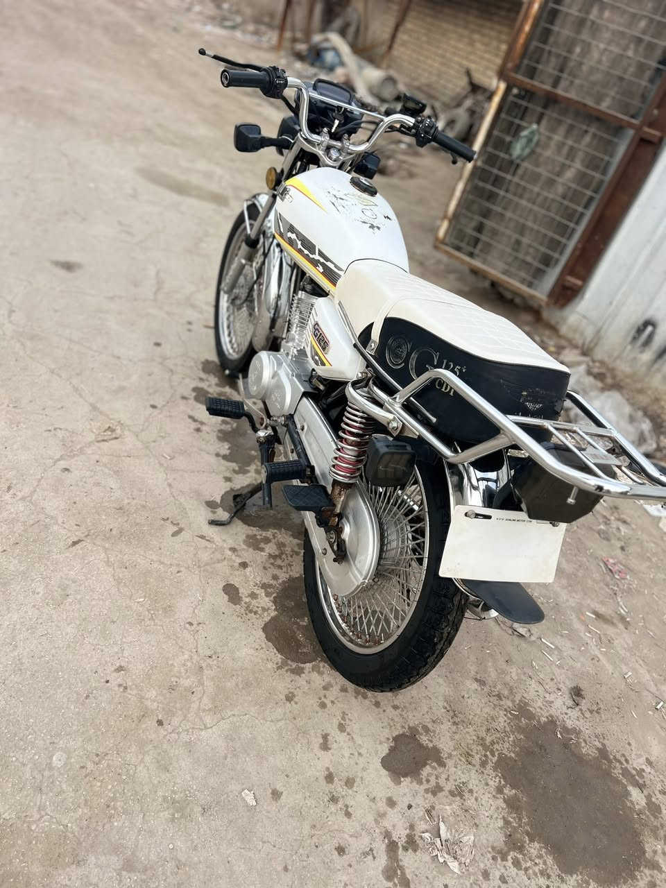 سلام عليكم دراجة تايكر موديل ٢٤ الدرجه جديده أو ماعيزه شي أوراق كهربائيات شغله سعر ٥٨٠ وبيه مجال 
المكان حله سياحي ***********
