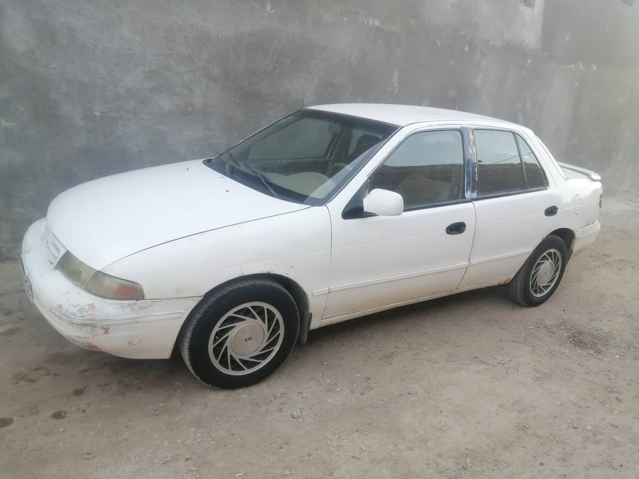 السلام عليكم للبيع سياره كيه سيفيا موديل ٩٣ رقم بغداد مشروع وطني رقم انكليزي السيارة مال جناي حداديه نضيفه تايرات نضاف مكينه مفتوح كير عادي السياره خير من الله كهربايات شغاله سنتر لك ريمونت شغال السعر ٣٠ وبيهه مجال رقم الهاتف *********** العنوان واسط الصويرة مامتواجد عل فيس الشراي يخابر ويدلل تحويل تريد وكاله
