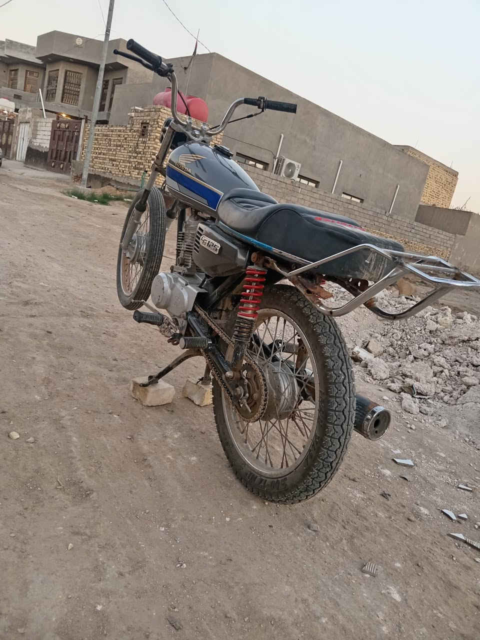 سلام عليكم درجة نامه لبيع  كلك محرك مفتوح درجه
حلوه كلش صور توني طكيتهن عل وصخ حته ما غاسله تاركه درجه محركه نامه 23 والباقي 24 غراضه جديده كله مكاني سنيه شراي يشلع عيوني سعر ب 350 وبيه مجال حك جيه الله شاهد دراجه حلوه ما متعوبه
رقم.       *********** @إشارة
