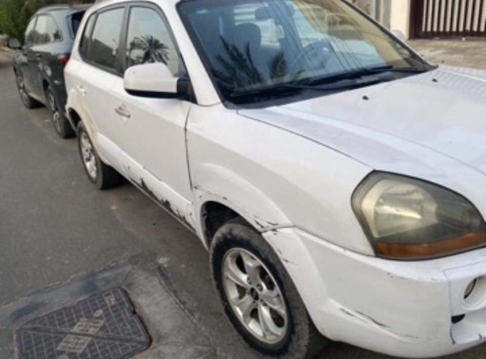 توسان 2009 خليجي بيهه صفحة وبنيد صبغ اثر شخطات يعني مو ضربة السعر 106 ورقة للاستفسار ***********
