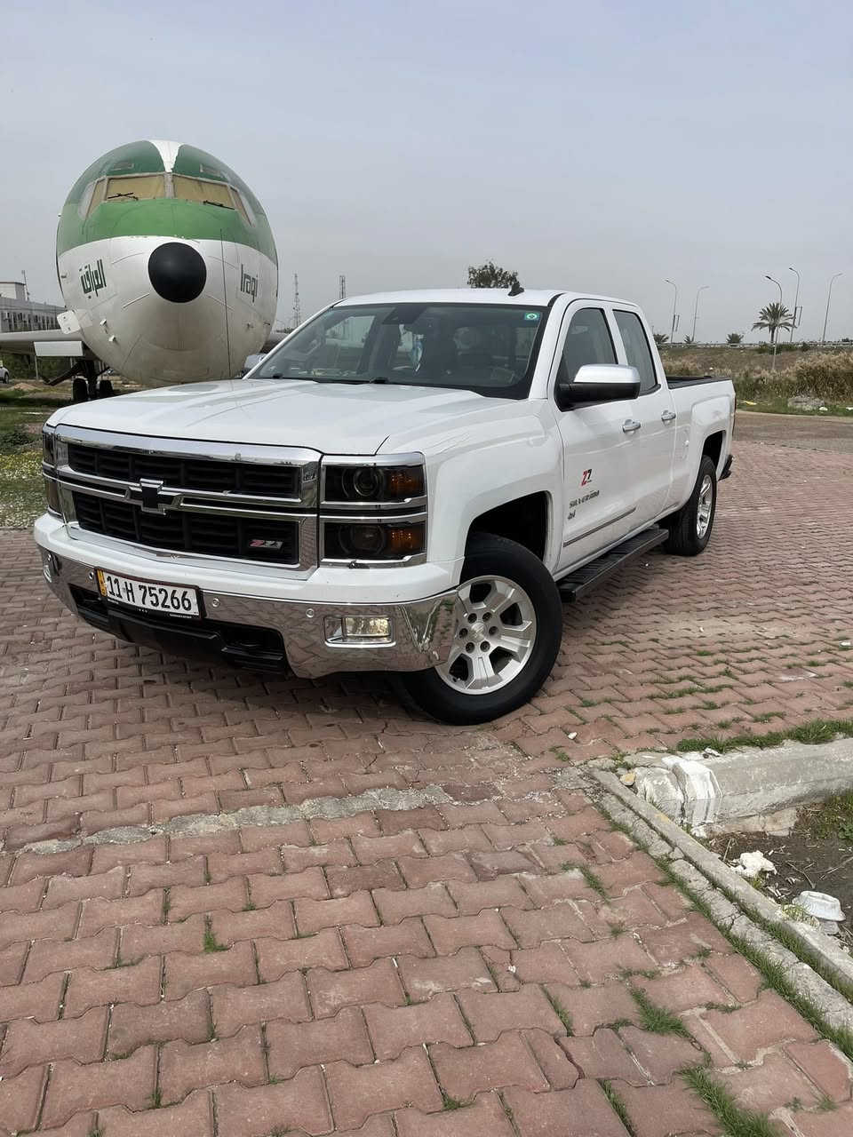 السلام عليكم 
للبيع فقط 
سلفرادو 2014 بدي طويل وارد امريكي حادثهه جاملغ امامي وبالعراق بيهه قطع صبغ بدون دواخل نهائي 
رقم بغداد الجديد بأسمي معفيه من الكمرك 
سنويه وهزه جديده 
محرك 5300 
كير تعليك 
عليهه ترفيعه فقط تعديل مستوى السياره يعني مملعوب بالصدر 
فول مواصفات ltz (z71) ميحتاج اذكر المواصفات 
4x4
ماشيه 150mi
 
السعر 146 بيهه مجال جدا بسيط 
مكان السياره بغداد حي العامل 
***********
***********
