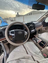 لاندكروز 6v فطيم  ماشيه 180km مكان السياره بغداد  السعر 37 ونص  077193...
