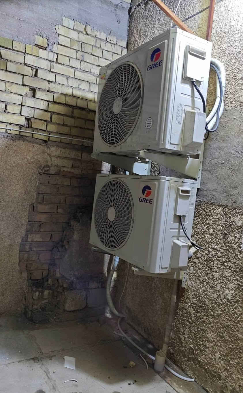 تم بحمد الله 
تنصيب سبلت عامودي 3طن  ماركة 
#GREE
مع اخذ الحسبان للصيانة السبلت الجداري  الذي قمت بتنصيبة  مسبقا في العام الماضي
.
.
للاتصال المباشر او واتساب 
*********** 
#تبريد_عراقي #صيانة_سبالت #تبريد #صيف_بارد #مصلح_سبالت #مصلح_سبالت_بابل #مصلح_سبالت_بالحلة
