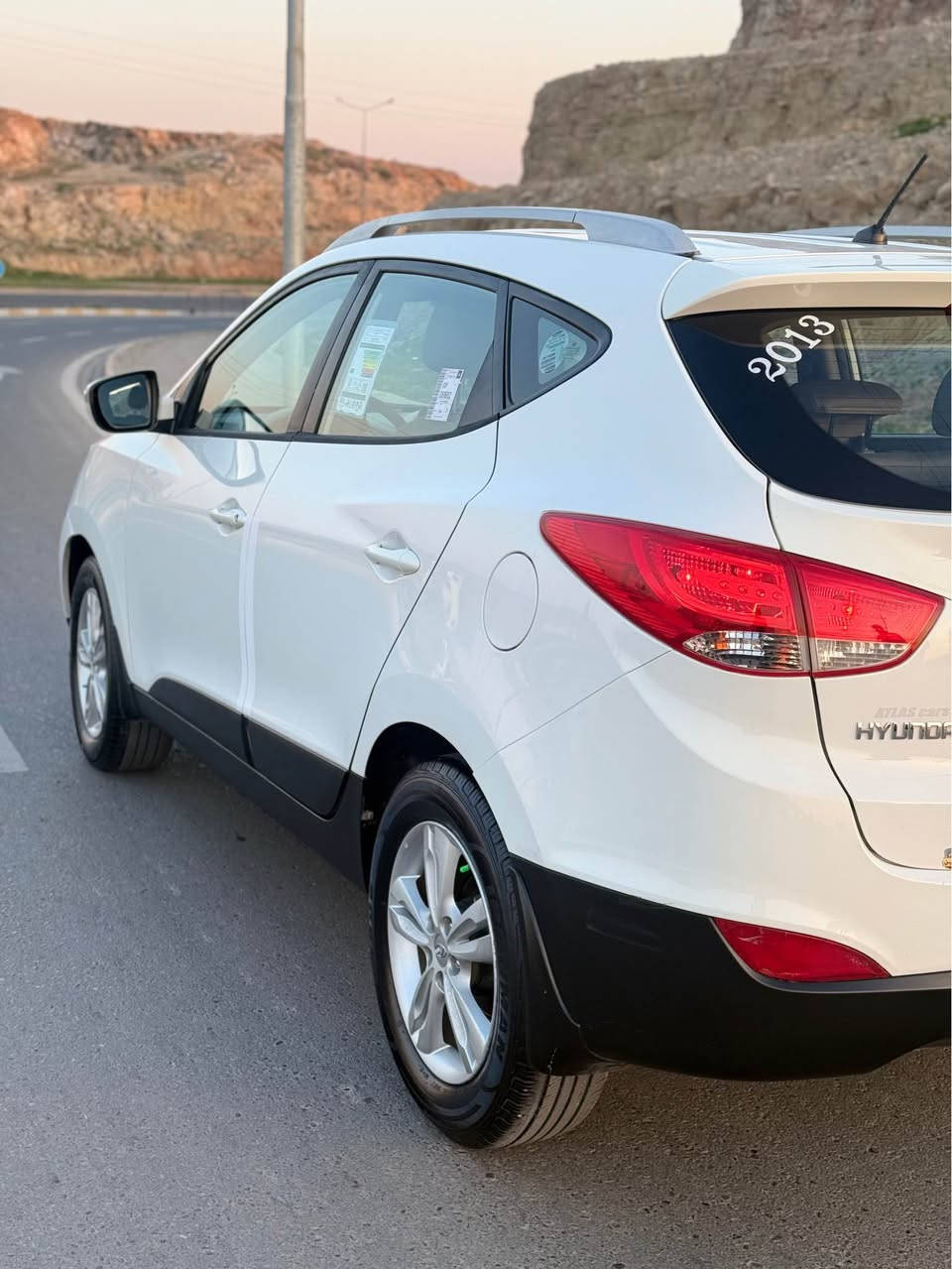 سلام علیکم 
هوندای توکسون 
مودیل 2013
مواصفات خليجي
ابيض ثلجي 
كير اوتوماتيك و عادي
دبل تليشة
كاميرا
شاشة ايباد اصلي
حساس خلفي
بلاجكتور
ويل كروم
مراية كهربائية 
جام كهربائي 
بي قطعة وحدة صبغ بدون دواخل بدون ارباك
بي مكات تعديل بارد صغير 
صورة فحص موجود بل منشور
كير و محرك تبريد صدر كهربائيات تحويل غرامات كلة بشرط
محرك ما مفتوح بدون صوت بخار
سنوية رقم جديد لحد 2028
سعر 132بي مجال
مكان كركوك
***********
*********** كركوك, العراق
