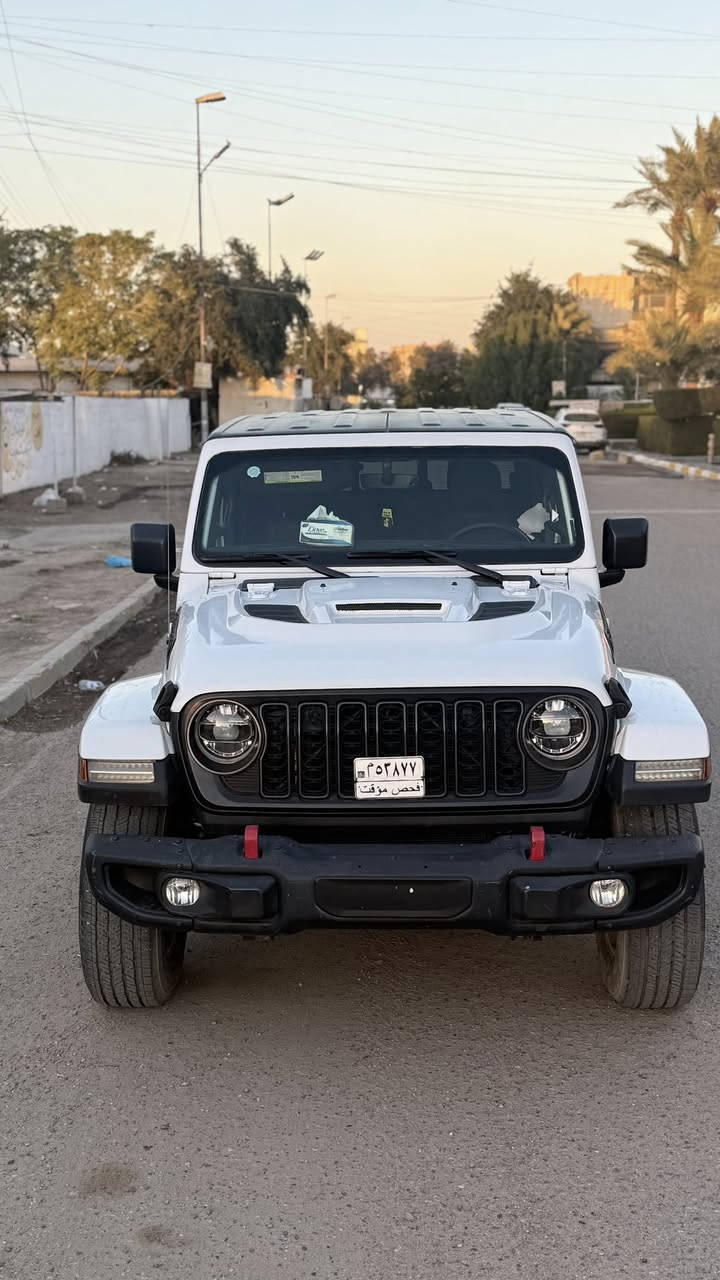 ⭐️ جمعه مباركه ⭐️
✨ جيب كلاداتور اوڤر لاند ✨

🌟 السياره جداً نضيفه من التصليح للباب البيت🌟 

موديل ؛ 2023 💥
عداد مسافه ؛ 4 الف ميل 💥
محرك : 6 سلندر / 3.600 💥

مواصفات خير وبركه موجودة 🔥

الضرر : بنيد تبديل وصبغ 
          ايرباك دركه ودشبول 

صور الحادث مرفقه بالمنشور 👇🏻
+ غرفه السياره تم العمل عليها بصوره راقيه جداً 

موقع السياره : بغداد 📍

اتصال : *********** 
  ***********

السعر : اتصل وبيك خير وتدلل ❤️🌙
