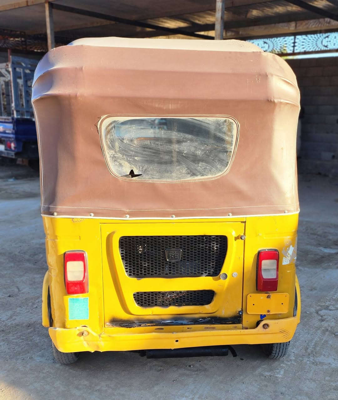 سلام عليكم شباب تكتك للبيع مديل 2021 رقم وسنويه بصره تكتك جاهزه نكره سلف كهرباءيات كله شقاله تخم تاير جبلي كاعيات ودوشمه مكينه ناعمه كشره كدامكم شوف العين  حلوه خياسات ما معمره تكتك جاهزه للشقل مكاني البصره القرنه والسعر ب6500وبيه مجال حك جيه وهاذه رقمي (  ***********. )
