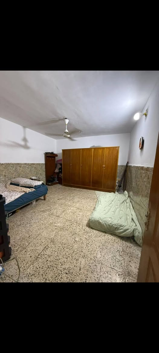 دار للبيع  المساحة ١٢٠م طابو صرف منطقة الشعب الصحة فرع علوة السمك قريب على كل شيء  مسلح طابقين ومدخلين بيه غرفتين نوم وكراج كبير للاستفسار الاتصال على ***********6
