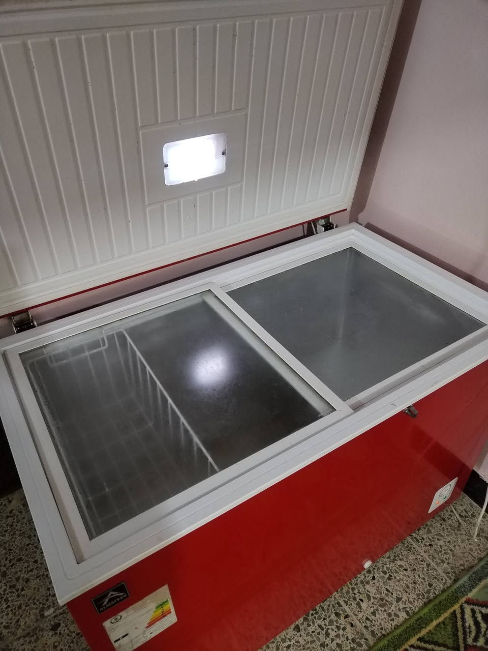 مجمدة ١٤ قدم نوع المتين جديدة استعمال قليل غاز شركة سعرها ٢٧٥ وبي مجال الشراي يتصل على اهلها لان مااتواجد عالخاص *********** مكانه فلوجة
