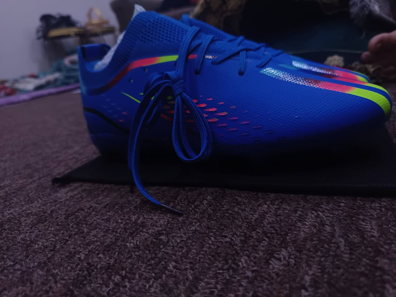 السلام عليكم
حذاء رياضي صارلي يومين من جبته وجبير عليه جديد يشهد الله حته مالابسه 
مكاني العماره ميسان قطاع 28 شارع الاطباء يريد يتوصل يراسلوني واتساب او يخابرني
***********
