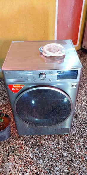 سلام عليكم مرخصةمديرالاكروب المحترم  غساله فول اوتوماتيك جانبي ايلجي اصلي وكاله فول ادارير غسل وتجفيف وتنشيف وبخار كوي انفيرتر  اقتصادي نضيفه بلادي شركه حجم ٨ كيلوو  ٥٠٠ الف مكاني بغداد متوفر توصيل *********** كالار
