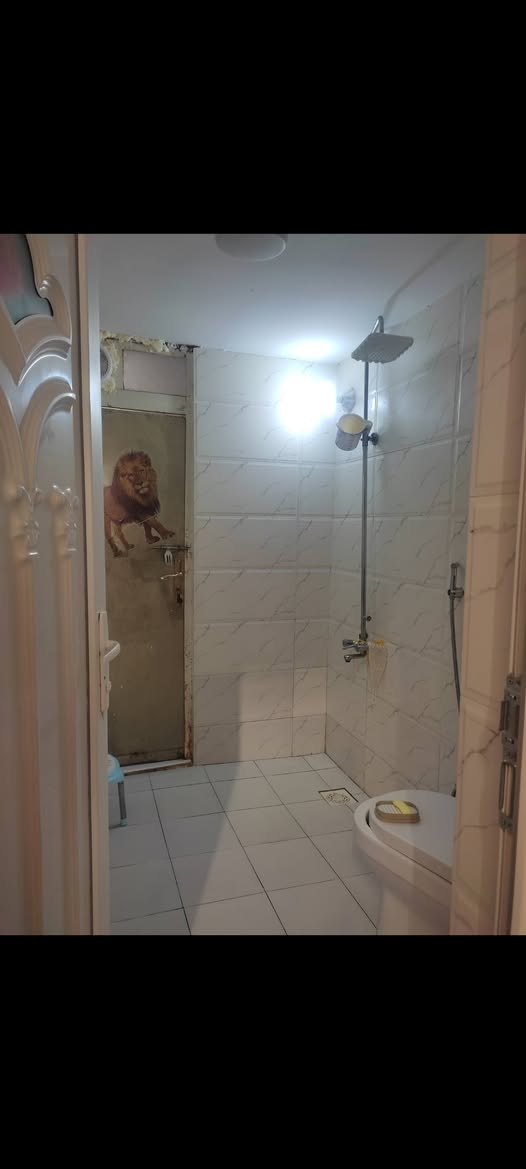 🏠/ دار للبيع المساحة ١٠٥ م طابو زراعي سند ٢٥ 
         الواجهة ٧ م / النزال ٢٤ م
🧱/ بناء حديث 
الطابق الاول / مطبخ . هول . استقبال . غرفة نوم . مجمع صحيات 
الطابق الثاني /  غرفة نوم 
🌏الموقع / حلة . نادر الثانيه ٠ كراغول ٠ شارع الكبان فرع الصيدلية 
السعر مناسب قابل للتفاوض                 للاتصال ***********     ***********
