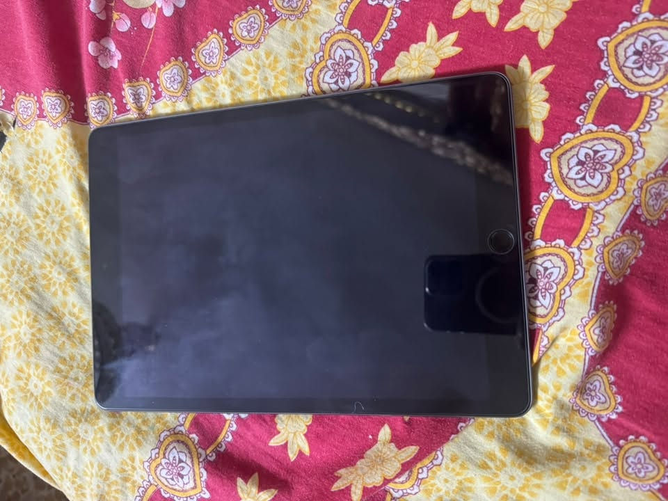 iPhone الجيل التاسع
ذاكره 64
محدث ios26
مداخل صيانه
السعر 250 الف 
***********

