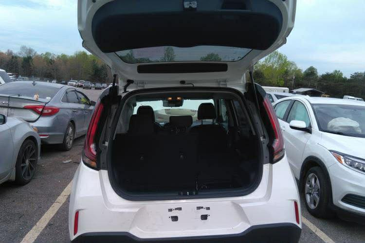 كيا صول موديل 2023ماشيه6000بدون إرباك معمره وكامله الاستفسار اكثر ***********
