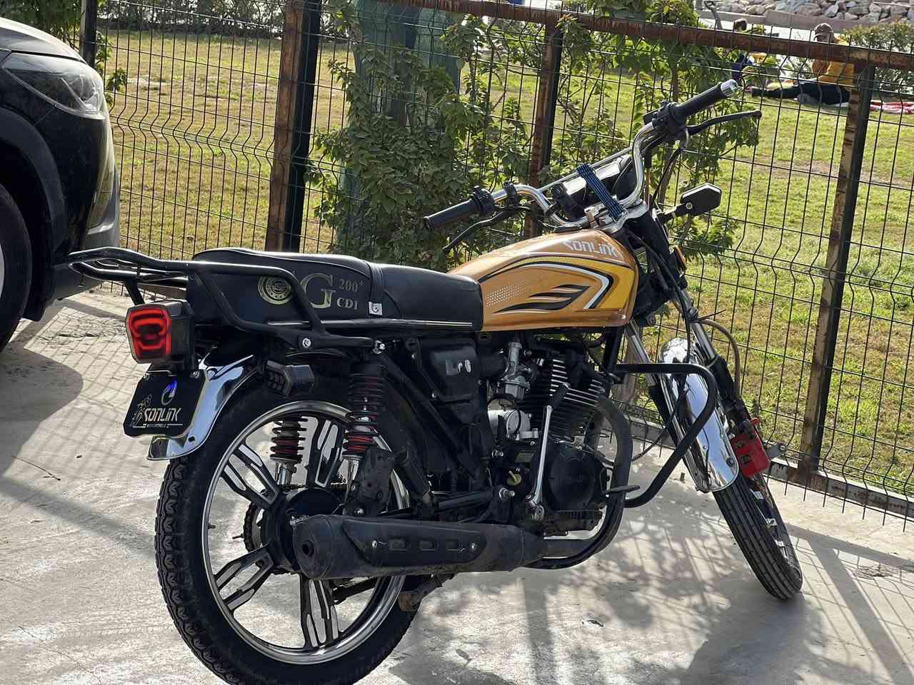 سلام عليكم
دراجة ايراني للبيع

الدراجة (ممفتوحة)

نوع (son link)

 موديل (2024/11)

دراجة نظيفة ونشطة بيهة فقط نقوصات بسيطة وغراضهة الاصلية كلهن موجودات الويل الخلفي موجود والمري موجودات 

دراجة سعرها (600)

مكاني بغداد حي الخضراء

رقمي *********** موجود واتساب و خط.
