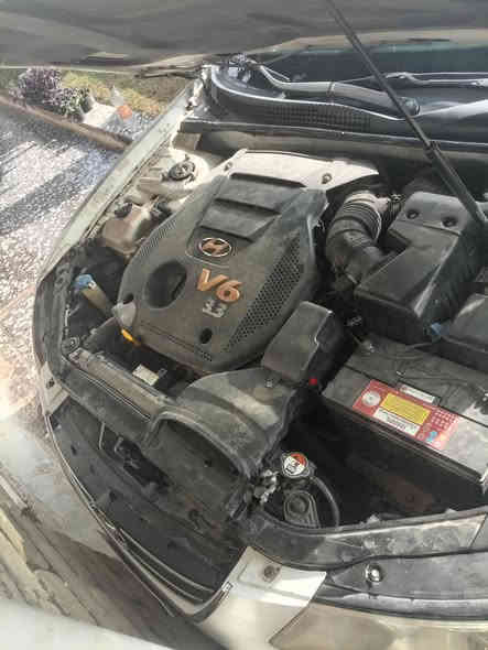 السلام عليكم سوناتا موديل 2009وارد امريكي لون أبيض محرك ست استندر حدادة الصدر الأمامي والخلفي جديد السعر118 وبيها مجال للشراي مكان بغداد ***********
