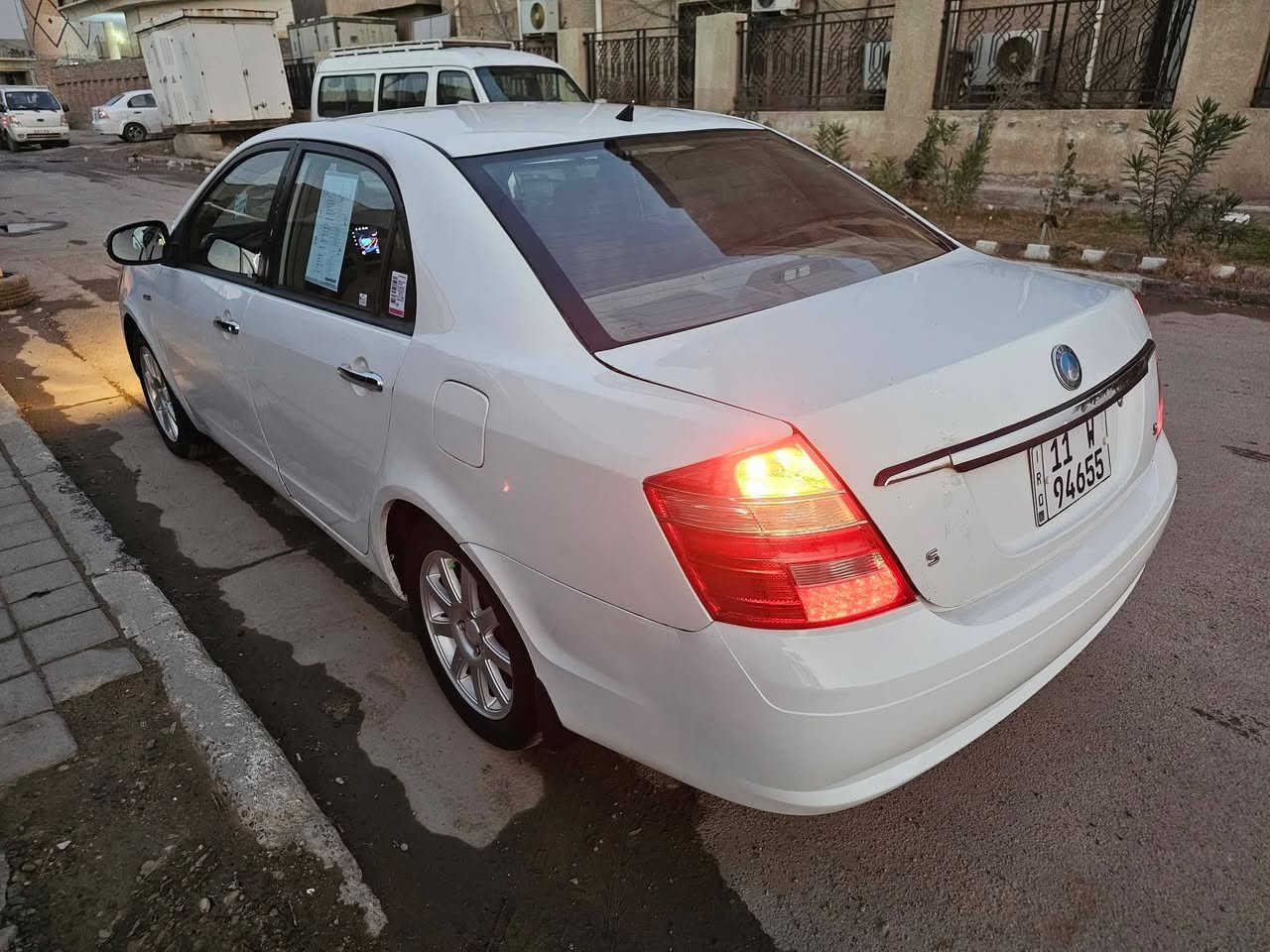 السلام عليكم من رخصة الادمن عندي سياره جيلي مابل 2012 سياره خير من الله بيه ضربه بل جاملغ الخلفي وبيها خياسات معمره ابيع مصبوغ حزام صدر جديد منظومه تبريد جديده ليت زنون العنوان بغداد رقم هاتف السعر  ٥٥ ***********
