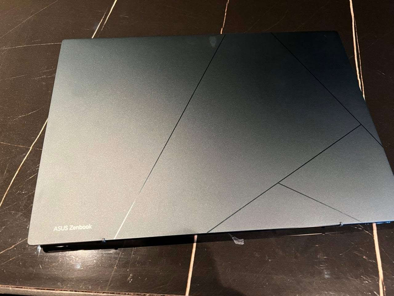 بەهێز و خێرا لە جۆری ASUS Zenbook بۆ فرۆشتن. گونجاوە بۆ کارە ئەندازیارییەکان، دیزاین، بەرنامەسازی، و بەکارهێنانی ڕۆژانەی پیشەیی بەبێ هیچ کێشەیەک.

تایبەتمەندییە تەکنیکییەکان:

پرۆسێسەر: Intel Core i7-1260P (نەوەی 12ەمین، 12 کۆر)

ڕام: 16GB LPDDR5

هارد: 1TB NVMe SSD (خێراییەکی زۆر بۆ کارپێکردن)

گرافیک: Intel Iris Xe Graphics

وایفای: Intel Wi-Fi 6E (بۆ پەیوەندی ئینتەرنێتی خێرا و جێگیر)

 زۆر پاک و بێ کێشە

زانیاری زیاتر:

شوێن: هەولێر

نرخ: 1,500,000 IQD ( 10 وەرەقە)

High performance ASUS Zenbook available for sale. This machine is designed for demanding professional tasks, creative work, and efficient multitasking. It features a sleek, durable design and top-tier internal specifications.

Powerful Performance: The 12th Gen Intel Core i7 processor and 16GB of LPDDR5 RAM ensure a fast, responsive experience for any workload.

Ample Storage: The high-speed 1TB NVMe SSD provides lightning-fast boot times and plenty of space for your applications and files.

Modern Connectivity: Equipped with the latest Wi-Fi 6E technology for reliable and high-speed internet.

Condition: The device is in excellent, fully functional condition. أربيل, العراق


**إذا كنت صاحب هذا الإعلان وتريد حذفه لأي سبب، رجاءا أرسل رسالة إلى الدعم الفني**