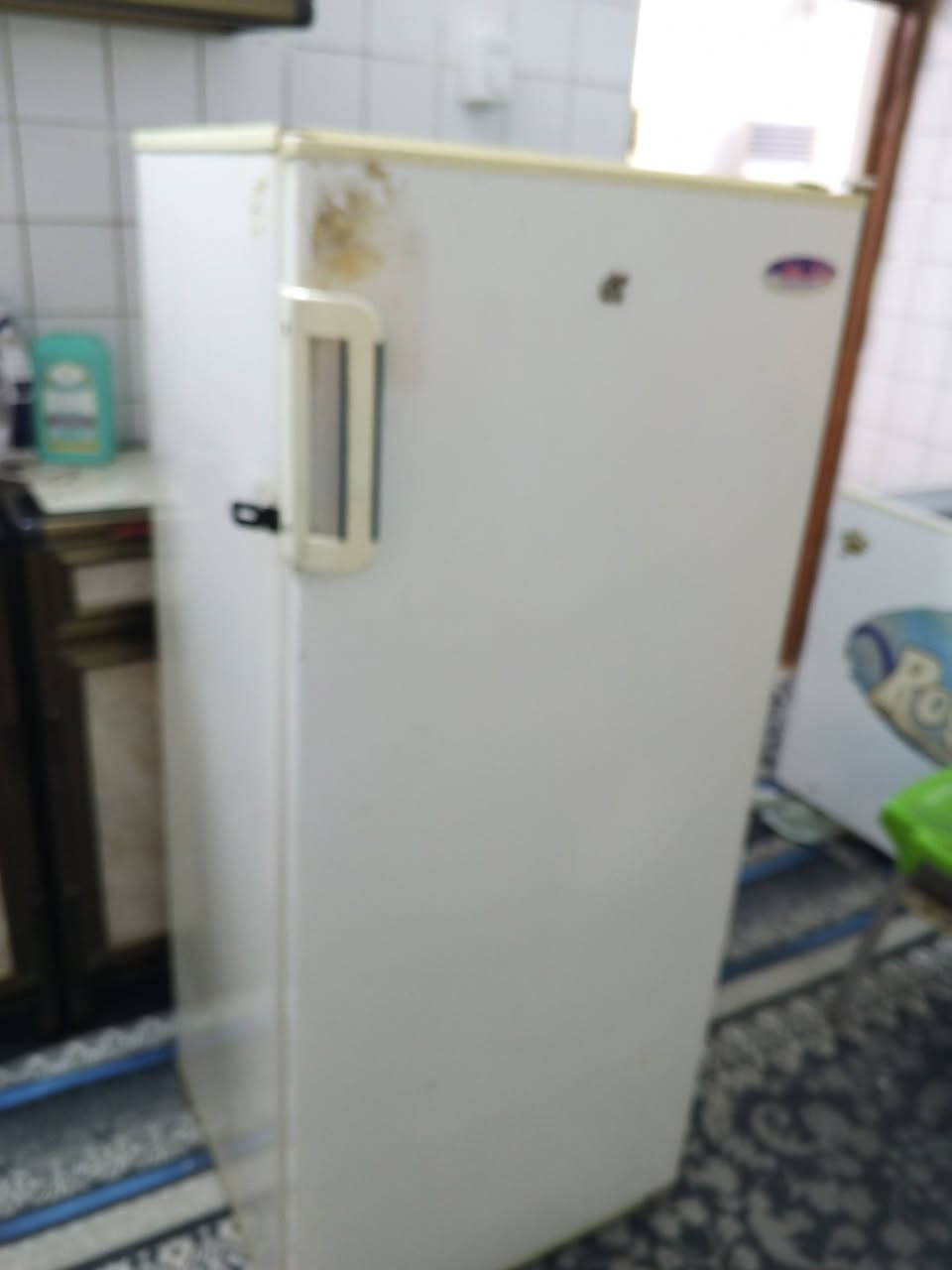 السلام عليكم
ثلاجه للبيع عشره قدم نظيفه جدا 
داموك شارع ***********
