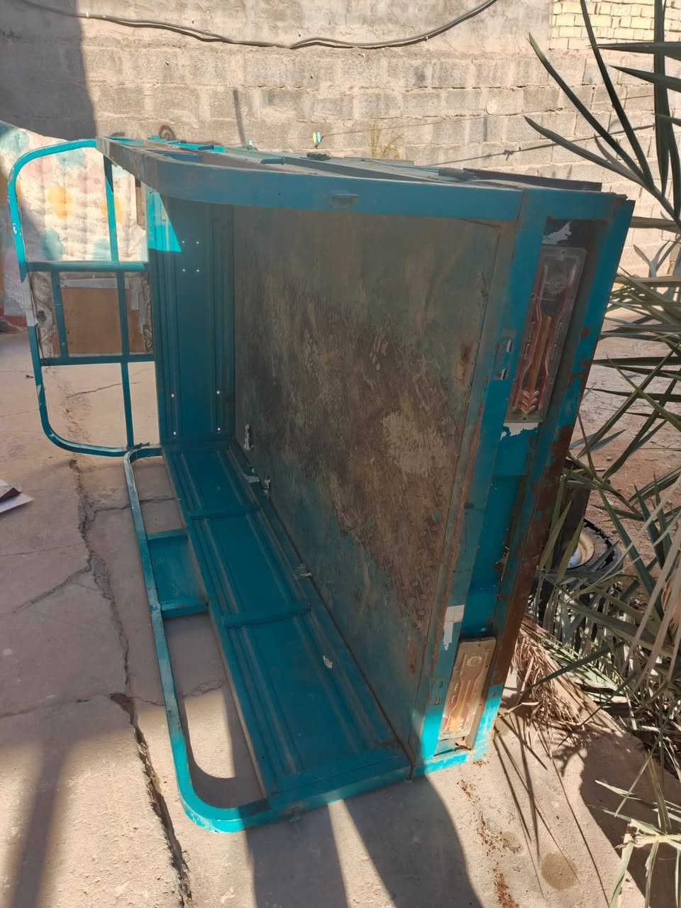 سلام عليكم بدي ستوته البيع نضيف كلش من جوه قطره الحيم مابيه وصفاح مالته معمره جديده كامل عوزه بس باب خلفي السعر 150  عنوان بغداد مدينه الصدر نهايه داخل شارع المدارس الهاتف ***********
